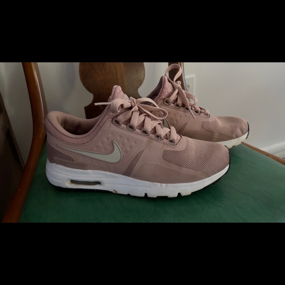 Nike shoes - Picture 4 of 4